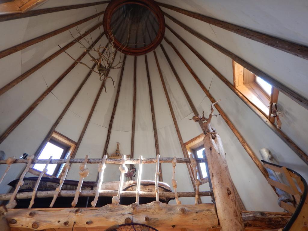 Aux Tipis De La Riviere Sauvage Villa Saint Romain Exterior photo