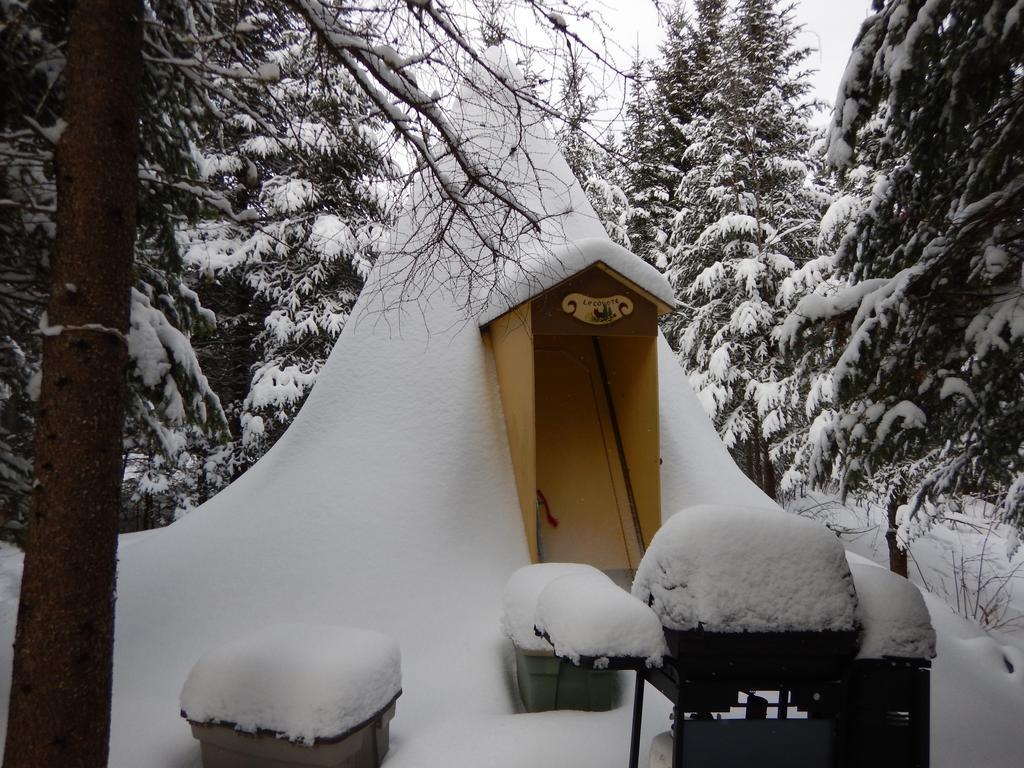 Aux Tipis De La Riviere Sauvage Villa Saint Romain Exterior photo