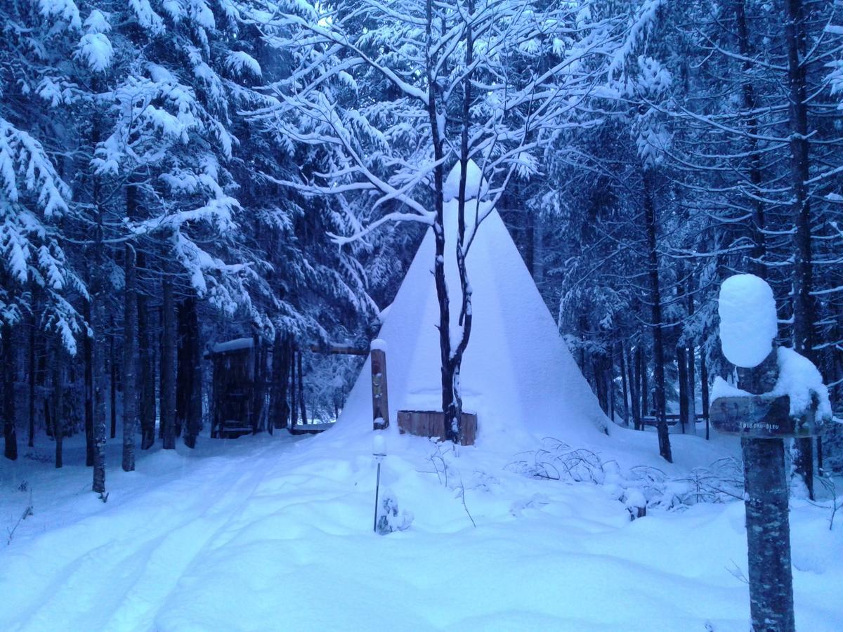 Aux Tipis De La Riviere Sauvage Villa Saint Romain Exterior photo