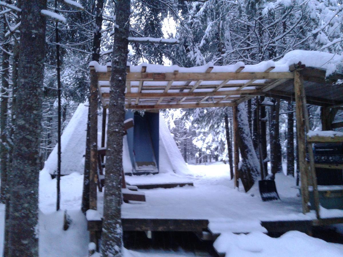 Aux Tipis De La Riviere Sauvage Villa Saint Romain Exterior photo